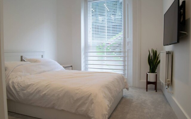 Central and Spacious City of London Apartment