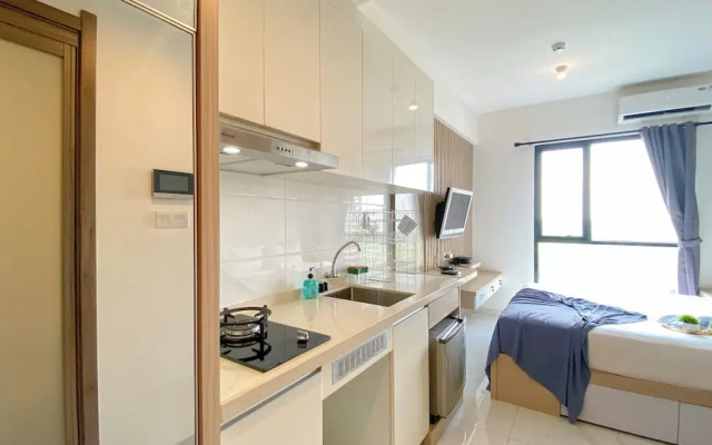Homey And Clean Studio At Sky House Alam Sutera Apartment