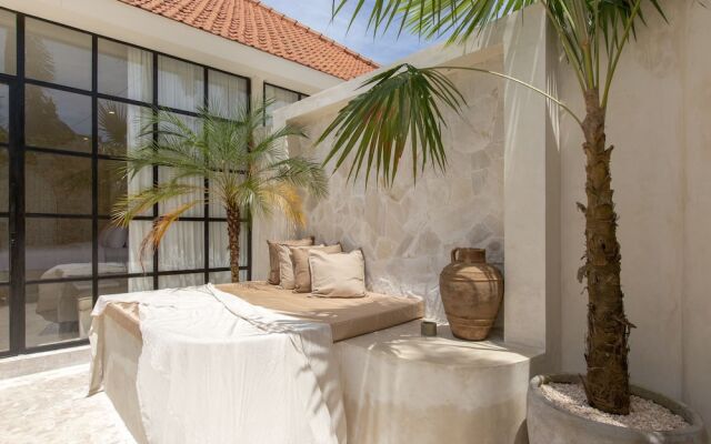 Luxe & Unique Honeymoon Bocami Suites-1 By OriVista