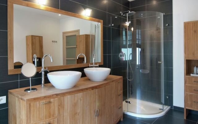 Attractive Holiday Home in Spa with Swimming Pool