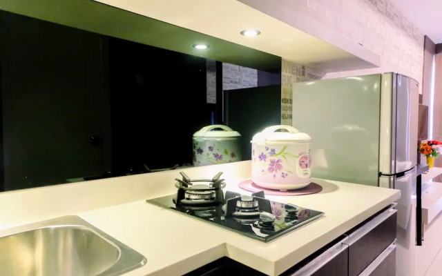 Comfy Studio Apartment @ Skylounge Tamansari