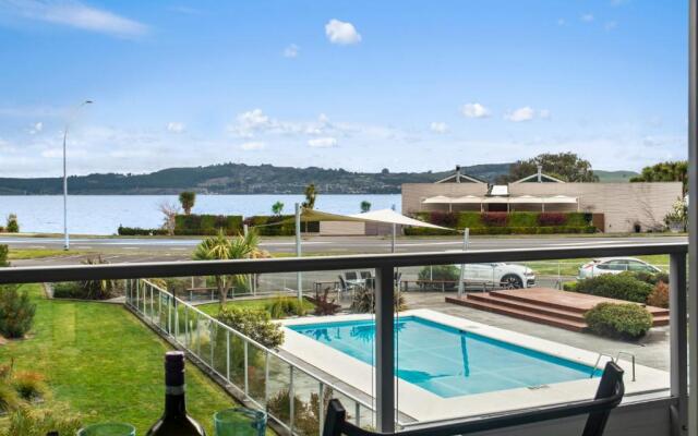 Lakeside Delight - Two Mile Bay Holiday Apartment