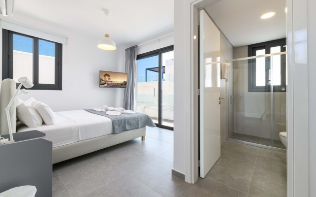 By The Beach - Sunstone Seaview Villa