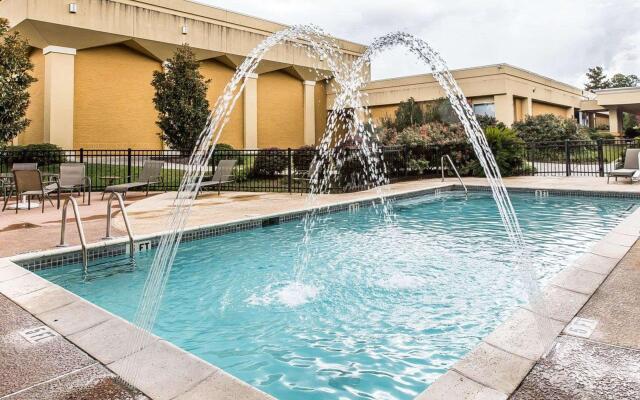 Quality Inn & Suites Conference Center Statesboro Historic District