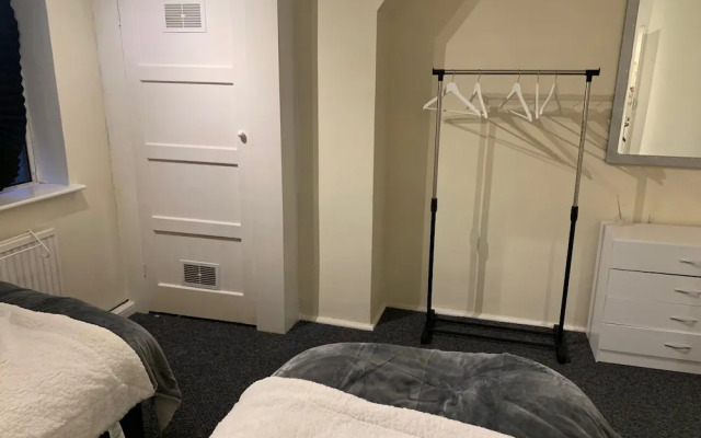 Lovely Contractor/family House London