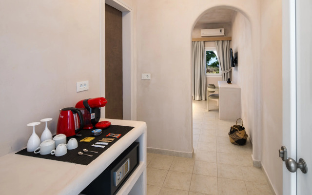 Aelia Luxury Suites Santorini