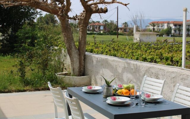 "kalamaki Plaza Apartments 'kalimera'"