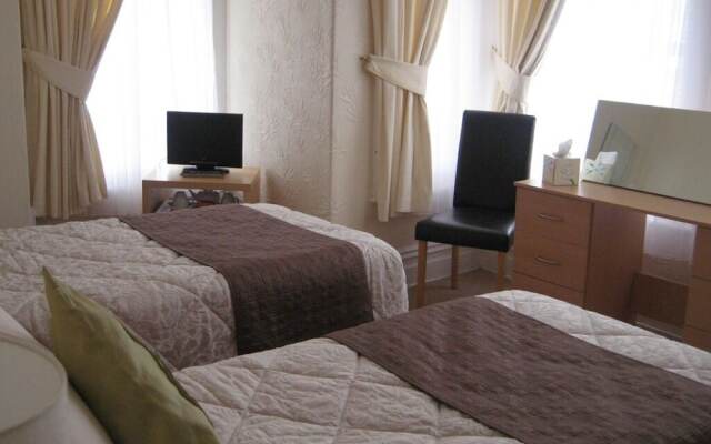 Cleve Court Hotel