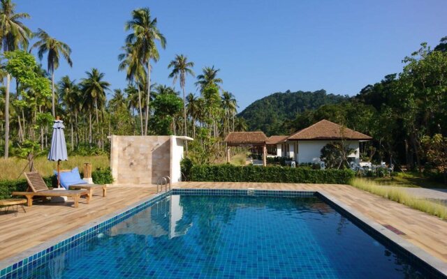 Koh Ngai Paradise Beach Resort