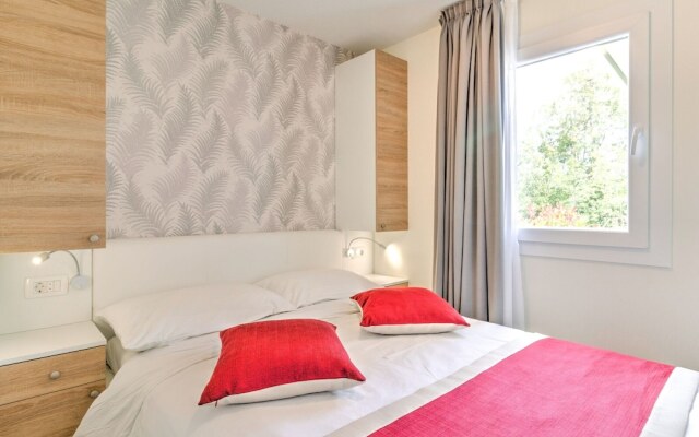 Alluring Mobile Home in Banjole With Swimming Pool