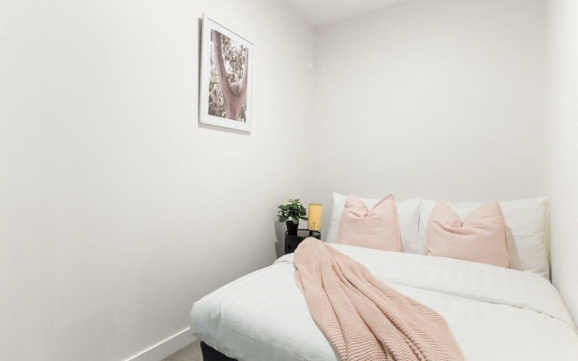 Stylish & Modern 2BR Apt Near Victoria Market – Guest Rooms – Melbourne