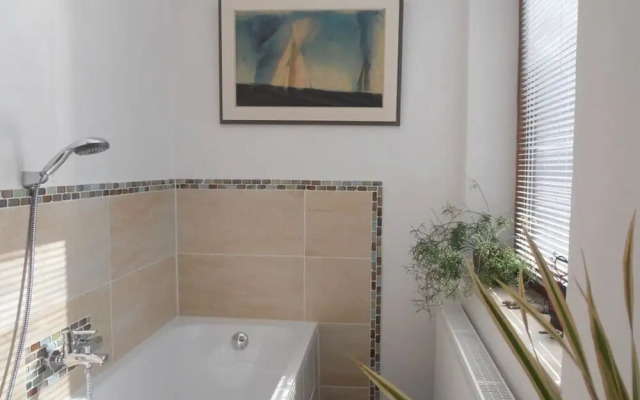 Salmagundi Comfortable Holiday Residence