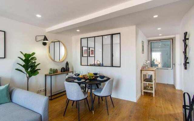 Lovelystay - Turquoise River View I