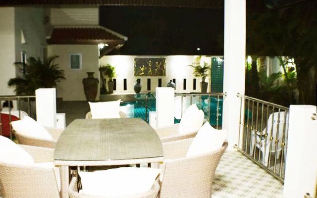 Luxury 5 Bed 5 Bath Villa