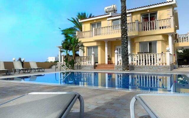 Beach Villa Roula 4 Bedroom in Ayia Napa