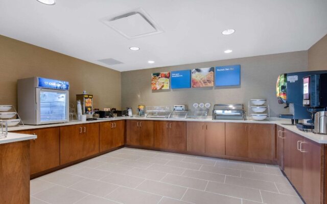 Comfort Inn & Suites at CrossPlex Village