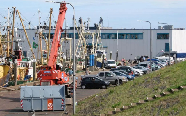 Bed & Kitchen Den Oever