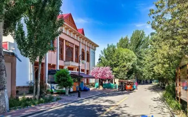 Xia Shuyuan Homestay (Yining Airport Liuxing Street Scenic Area)