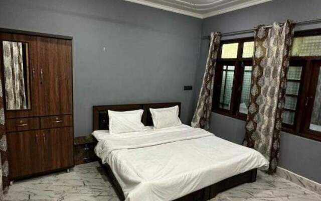 Goroomgo Hotel Zulfikar Srinagar