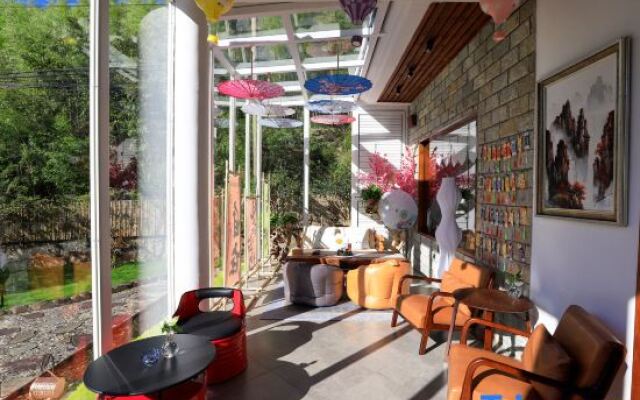 Yunbo Qilu Hostel