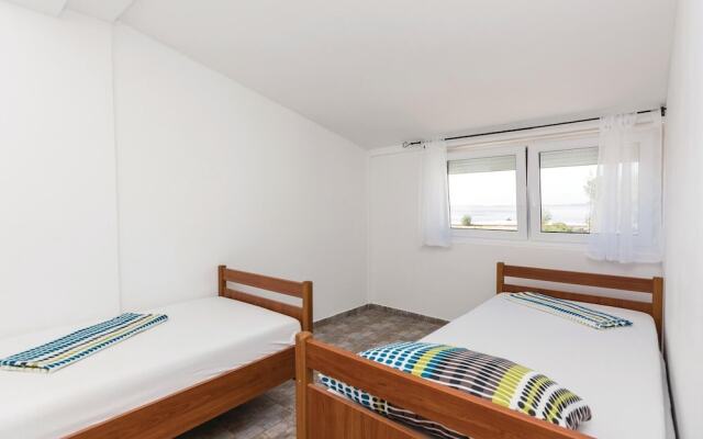 Beautiful Apartment in Vir With 2 Bedrooms and Wifi