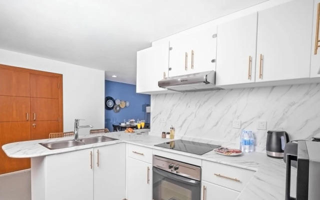 LUX - Marina Ocean View Suite 1