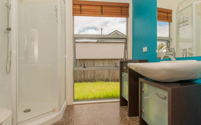 Sands Beach House - Matarangi Holiday Home