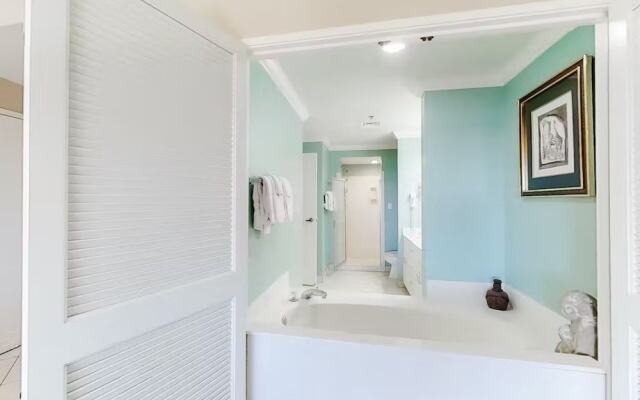 Tops'l 1008a Chalet by RedAwning