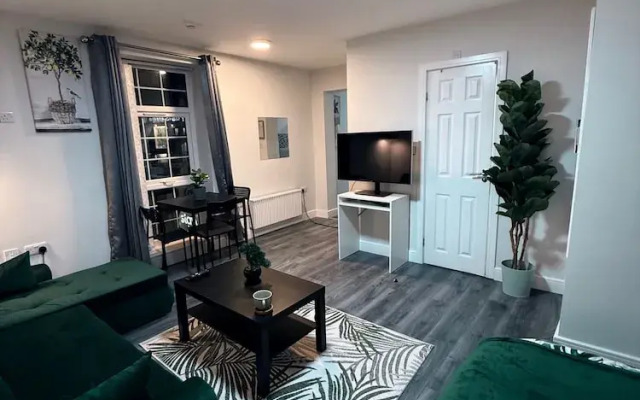 Serene Garden Room Suite City Centre