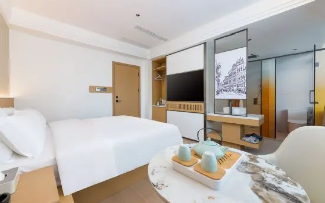 Wyndham Hotel (Donghu Qilou Old Street Store)