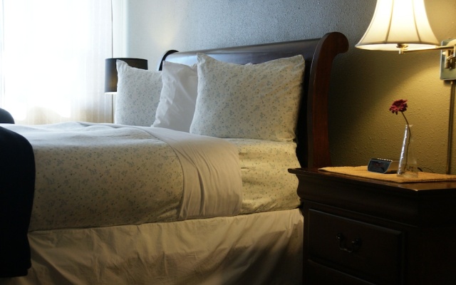 R & R Inn & Suites