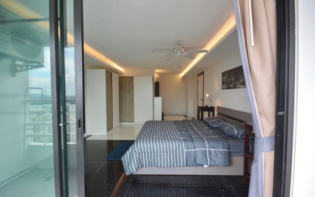 One-bedroom Sea-view Condo, 17th Floor Angket, Jomtien
