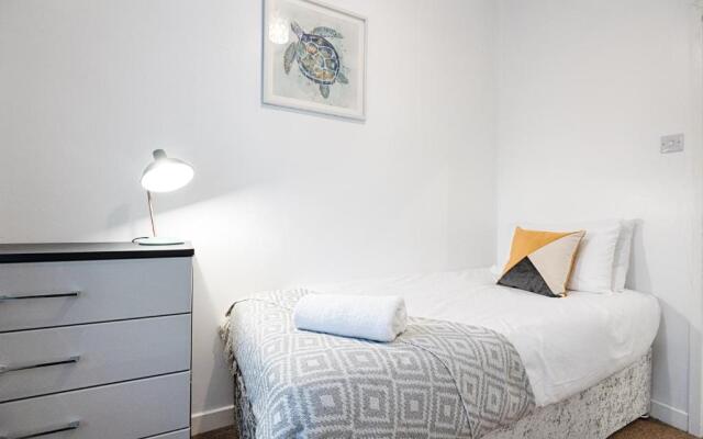 Perfect Location with Parking -Jersey Lodge