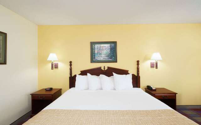 Travelodge by Wyndham Montgomery East
