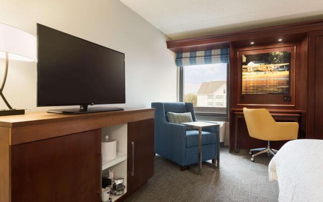 Hampton Inn Appleton-Fox River Mall Area