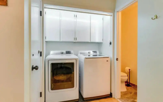 Pet-Friendly Lake Norman Retreat