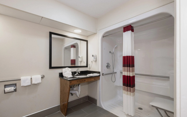 Red Roof Inn & Suites Calhoun