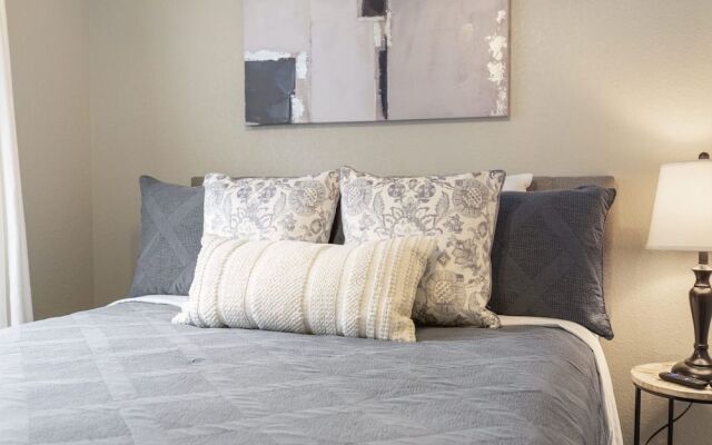 The Branson Condo at Fall Creek - Overlooking the Rolling Hills