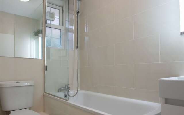 Bright Two Bedroom Ground Floor Apartment