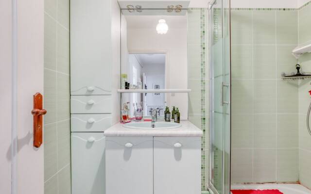 Beachfront Apartment in Grancamp-maisy With Terrace