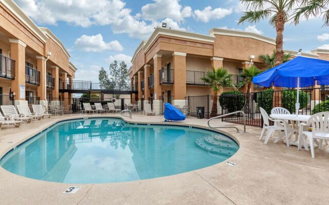 Quality Inn & Suites near Downtown Mesa