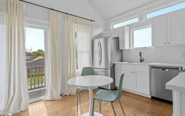 Wonderful Getaway 1BR with Balcony Views