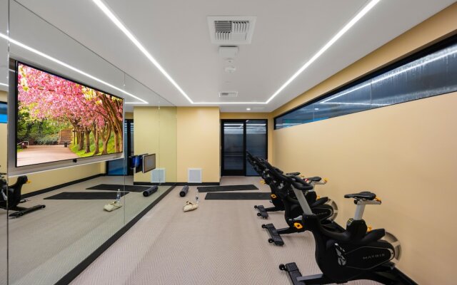 Luxury Apartment in Hollywood