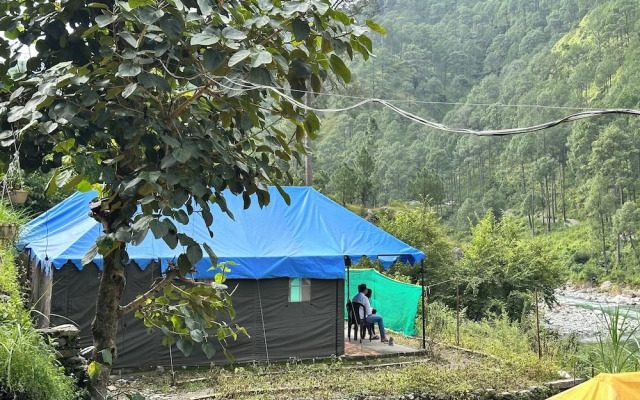 The Gazzaar Riverside camp