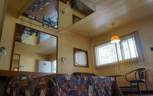 Motel R-100