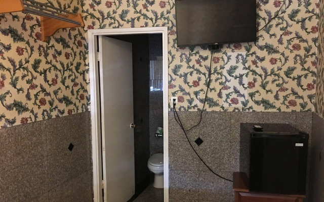 Hollywood 7 Star Motel