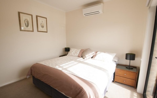 Yarra Glen Racecourse Apartments – Guest Rooms – Melbourne