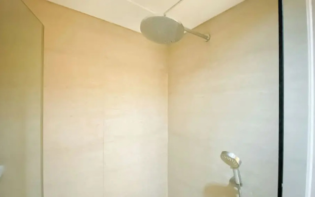 Cozy And Best Location 1Br Gold Coast Apartment