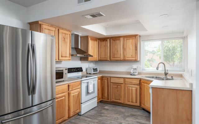 3BR Home in Mesa with Pool by WanderJaunt