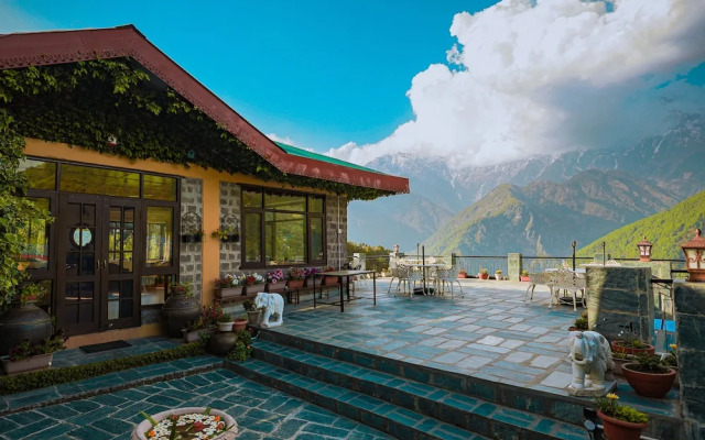 Udechee Huts Hotel